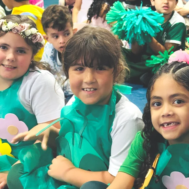 Alunos do Colégio Harmonia em atividade — escola particular São Mateus SP