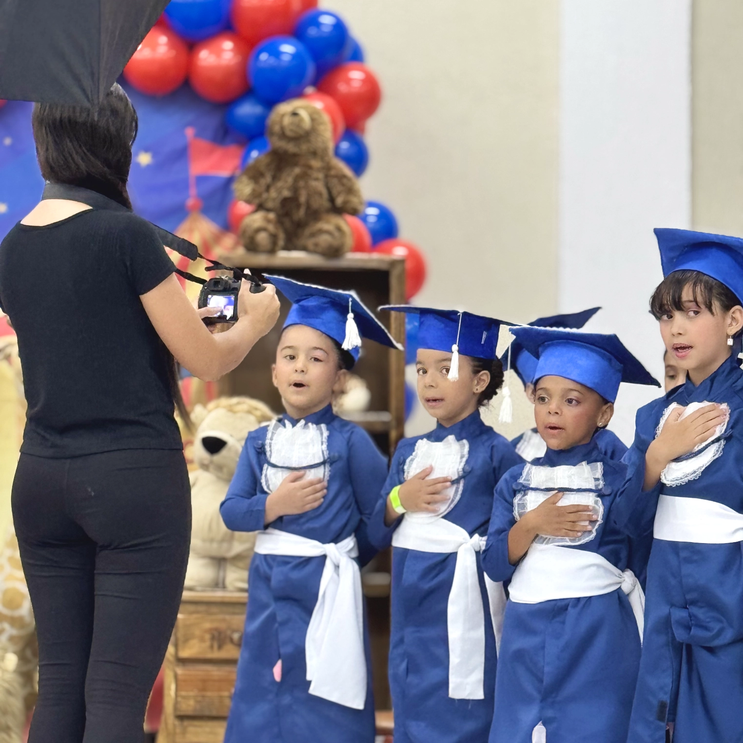 Apresentação artística de crianças da Educação Infantil do Colégio Harmonia em São Mateus SP