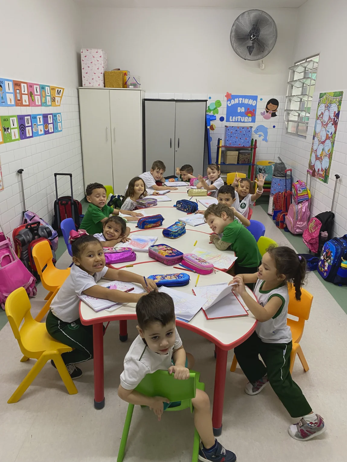Atividade de pintura e artes visuais na Educação Infantil do Colégio Harmonia São Mateus SP