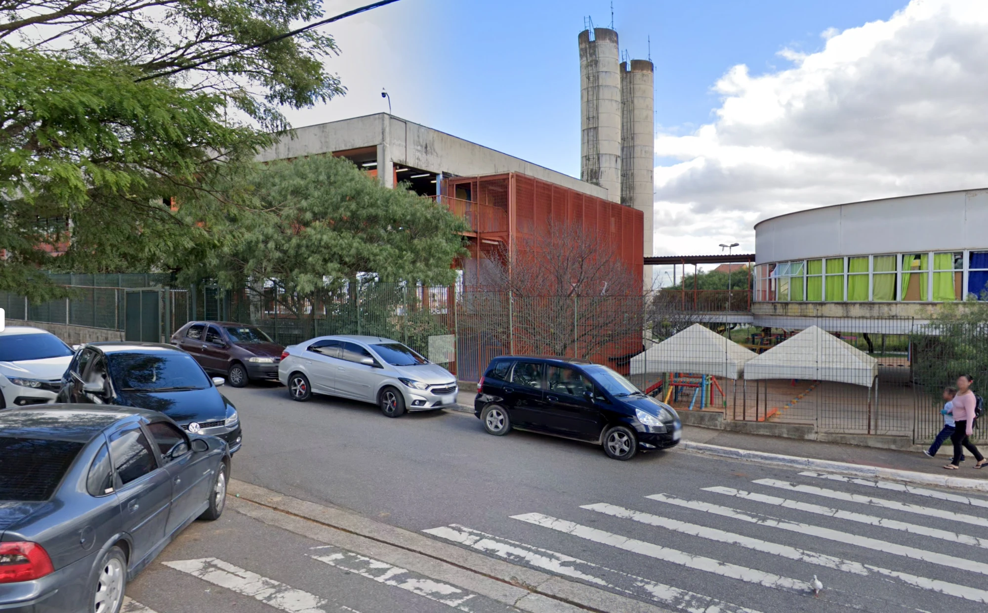 CEU São Mateus — estrutura externa com espaço comunitário